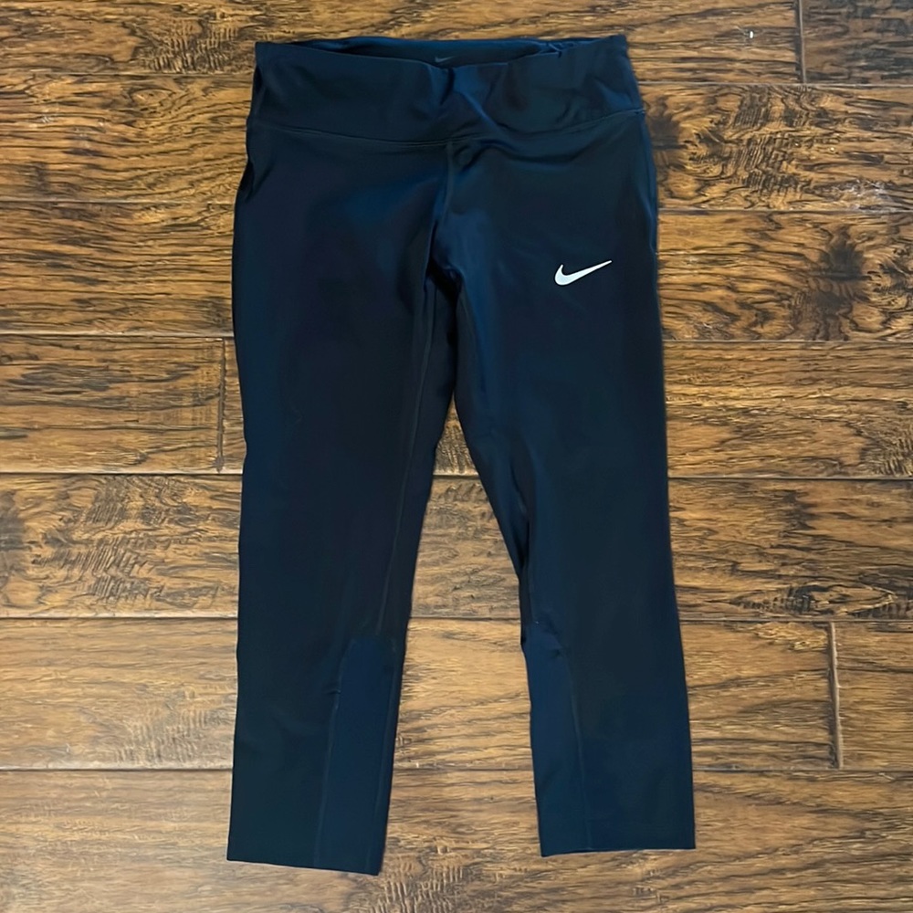 Nike cropped tights size medium. Like new. Dri fit.